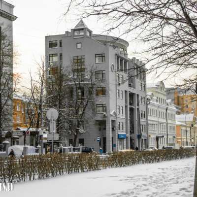 Административно-офисное здание с вертолетной площадкой