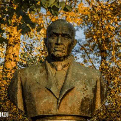 Бюст И.В. Давыдовского