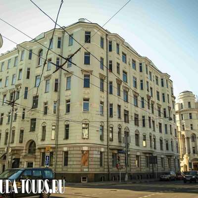 Доходный дом (1914-1915, архитекторы – Г. А. Гельрих, С. Ф. Воскресенский).