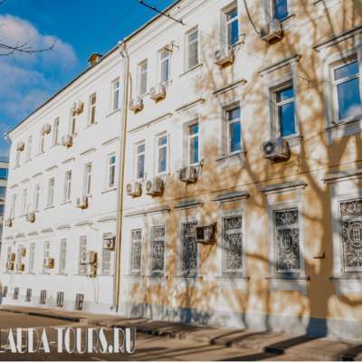 Бывший жилой дом А.П. Гуськова с магазинами