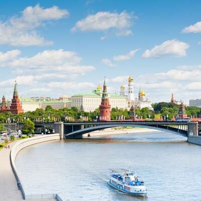 Смотровая площадка на Патриаршем мосту в Москве