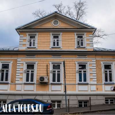 Бывший жилой дом XIX в. Памятник архитектуры (Яузский бульвар 9\6, стр 4)