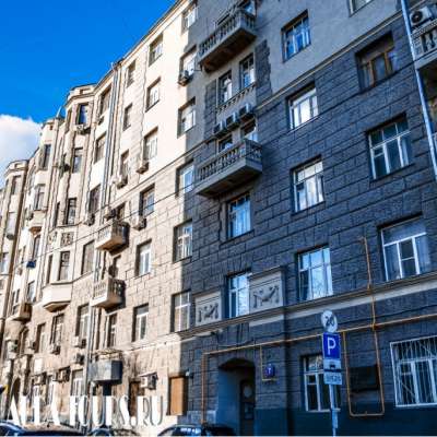 Дом из 3 частей, разных годов постройки