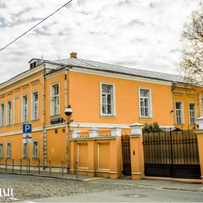 Бывший жилой дом 19 века (Солженицина 10-1)