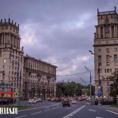 Ансамбль домов, парадный въезд в город, так называемые Юго-Западные ворота (граница города Москвы 1960-х годов)