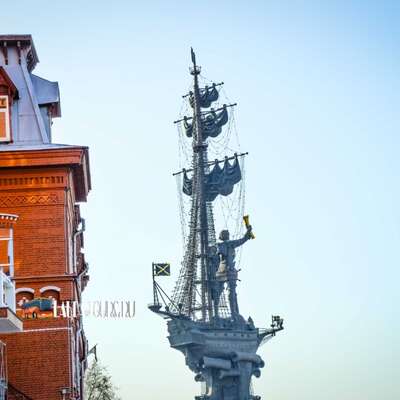 Памятник 300-летию Российского флота