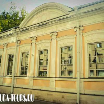 Особняк (архитектор – Д. И. Певницкий)