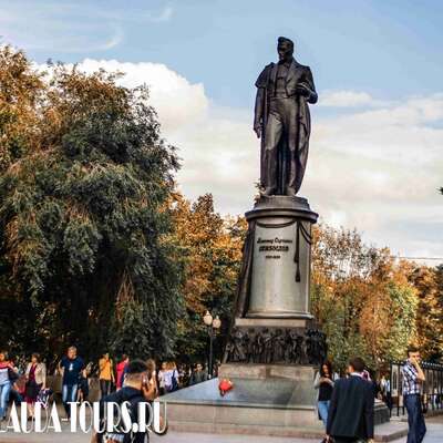 Памятник А.С. Грибоедову