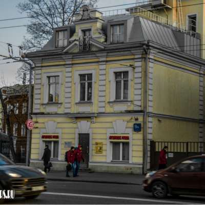 Двухэтажный особняк в стиле классицизма (Верхняя Радищевская 9А-2)