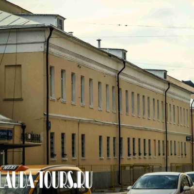 Жилые дома с лавками