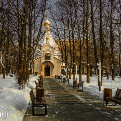Храм Усекновения главы Иоанна Предтечи (напротив Новодевичьего монастыря)