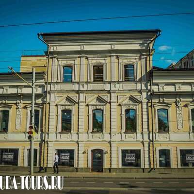 Главный дом городской усадьбы А. И. Татищева – А. Ф. Лопухина