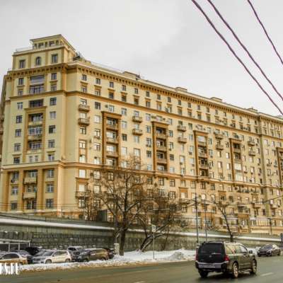Жилой дом  сталинской архитектуры на Смоленской набережной 12