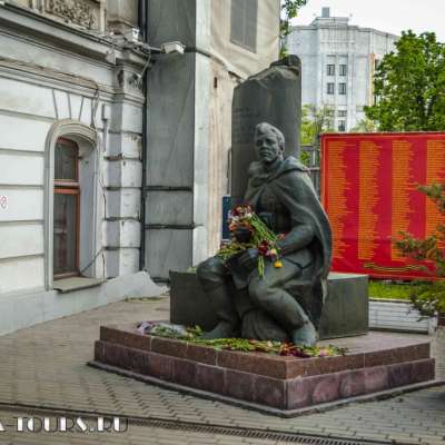 Памятник фронтовым репортерам