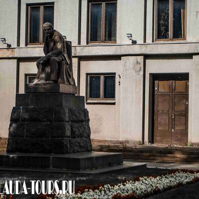 Памятник Ленину
