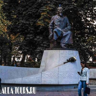 Памятник Абаю Кунанбаеву