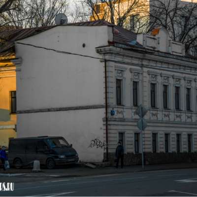 Двухэтажный дом 19 века (сейчас – Клиника постстрессовых состояний)