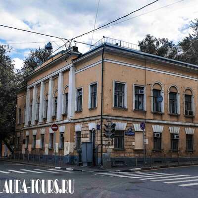 Ансамбль городской усадьбы С. Г. Попова и П. Д. Елагина