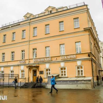 Здание бывшего жилого дома священнослужителей Крестовоздвиженского монастыря