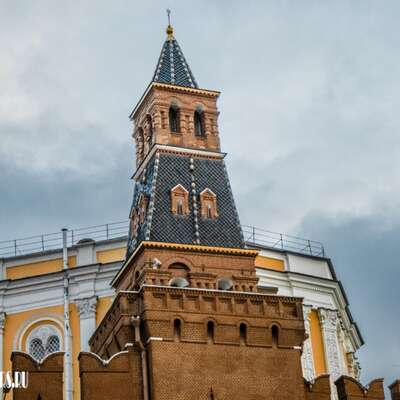 Оружейная (Конюшенная) башня