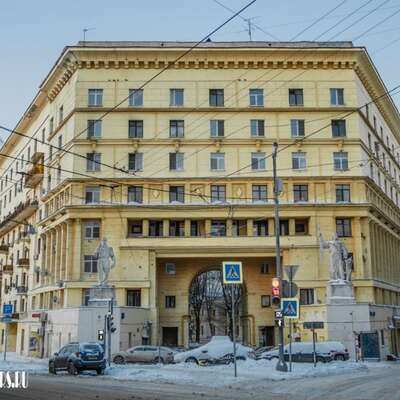 Жилой дом со скульптурами или голосовский дом