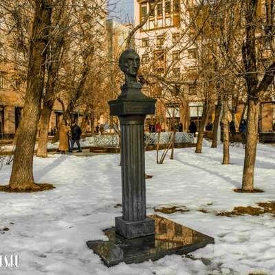 Памятник Ивану Шмелеву