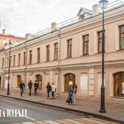 Доходный дом с лавками и главный дом городской усадьбы Салтыковых