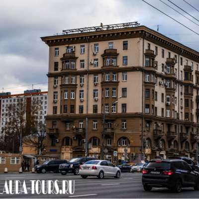 Жилой многоквартирный дом 1939–1944 гг. (Земляной Вал 39)