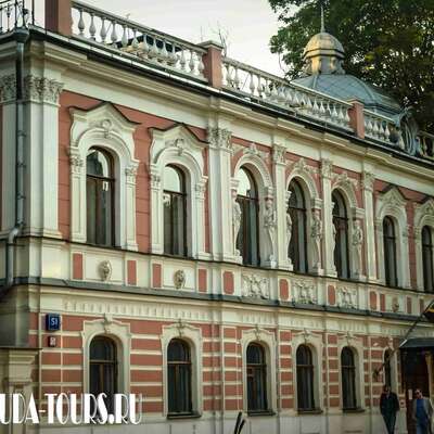 Городская усадьба Н. И. Позднякова – С. В. Волковой – В. Н. Грибова (сейчас посольство Танзании).