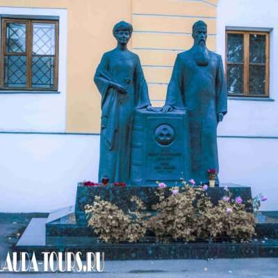 Памятник Николаю и Елене Рерих