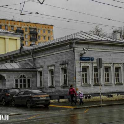 Одноэтажный деревянный дом (Новокузнецкая 42-1)
